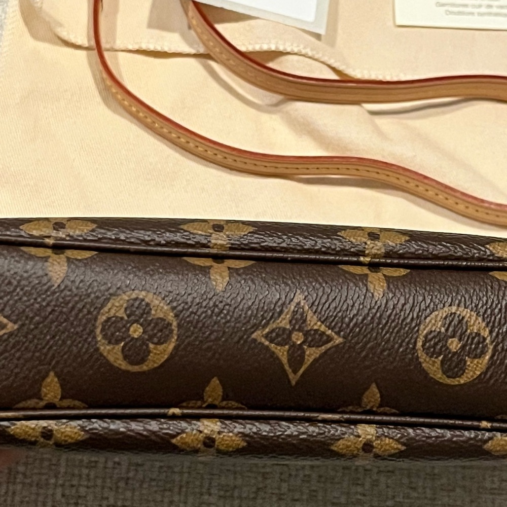 Authentic Louis Vuitton Pochette Accessories NM in the Monogram - Picture 10 of 16